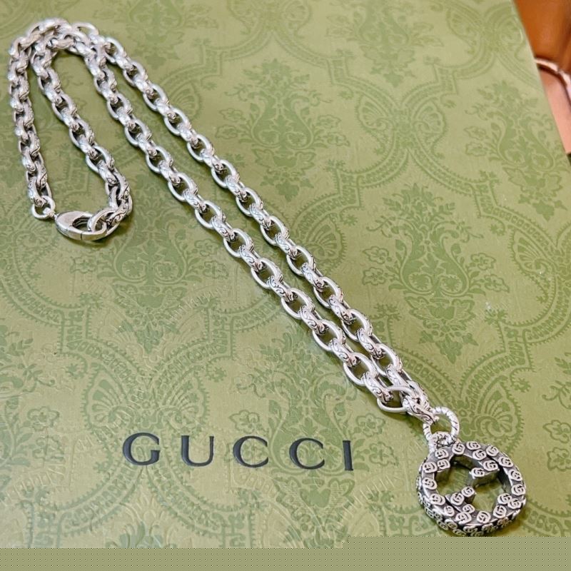 G*u*i necklaces